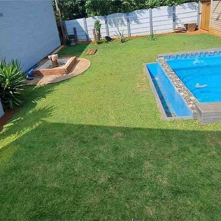 Entire 2 Bedroom House With Jacuzzi And Pool! Meyerton Exterior foto